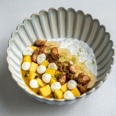 Чиа-йогурт манго-маракуйяв KIZOKU по цене 530 ₽