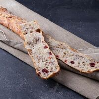 Багет Фламандский с грецким орехом и клюквой в Paul