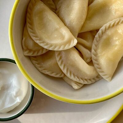 Самолепные вареники с картофелем в Бабуля по цене 390 ₽