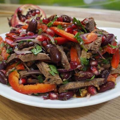 Салат Тбилиси с говядиной в Кахетия по цене 700 ₽