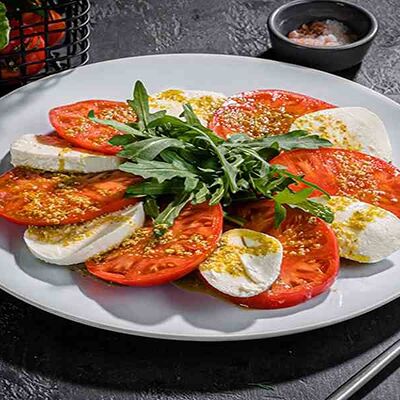 Салат Капрезе в Тбилисимо по цене 675 ₽