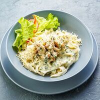 Паста по-грузински с цыплёнком чкмерули в Ресторан Бигджо