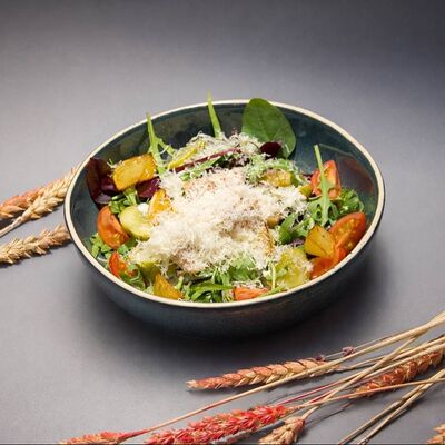 Салат с куриным бедромв JOY FOOD & WINE по цене 480 ₽