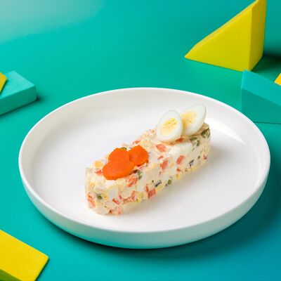 Оливье с цыпленком и перепелиным яйцом в VASILCHUKI Chaihona №1 по цене 350 ₽