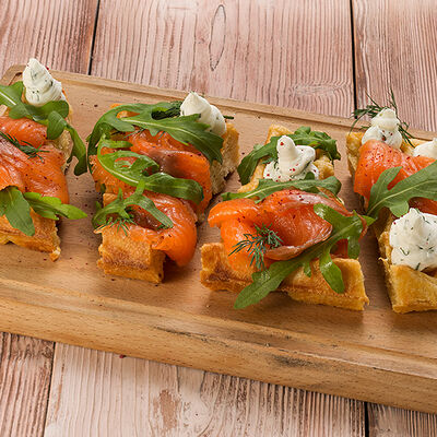 Вафли с лососем в Колбасофф по цене 590 ₽