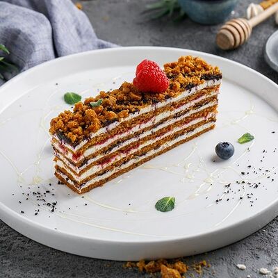 Ягодный медовик в Маймун по цене 360