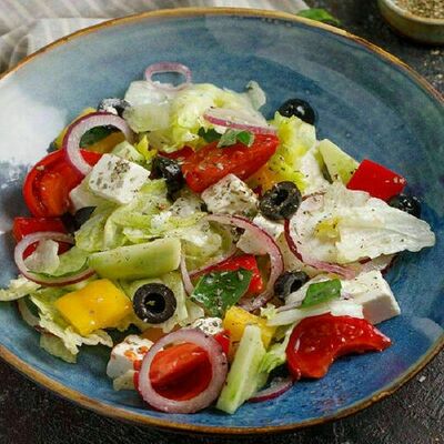 Греческий салат в Баклажан в ТЦ 