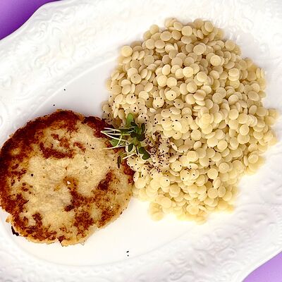 Куриная котлетка с птитимом в Просто Азия x Десертория по цене 460 ₽