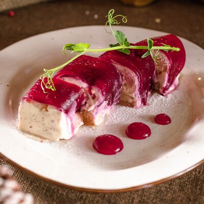 Свекольный сладкий ролл в Brewers Hammer по цене 450 ₽