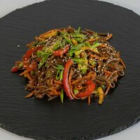 Wok соба с овощами в Sushi Kitchen