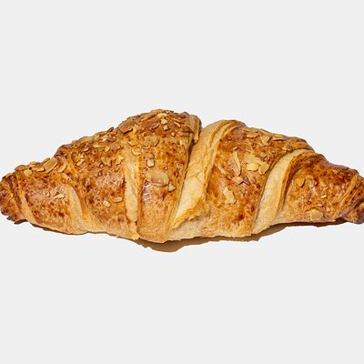 Круассан с миндалем в Surf Coffee по цене 215 ₽