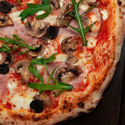 Ветчина и грибы в Storia Pizza по цене 910 ₽