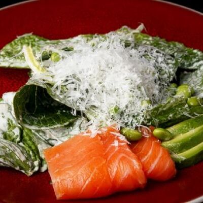 Листья романо с лососем и бобами эдамаме в Кабуки по цене 490