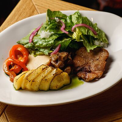 Микс-салат с говяжьим языком, картофелем и баклажаном в Brera по цене 790 ₽