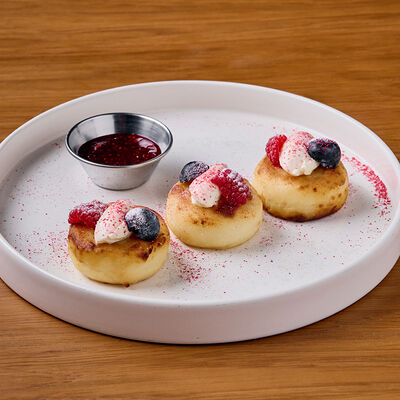 Сырники с ванильной сметаной в Клёво по цене 550 ₽