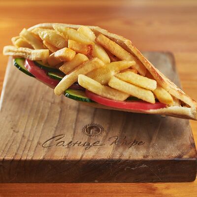 Гиро классическое с курицей в булочке в Кафе Солнце по цене 450 ₽