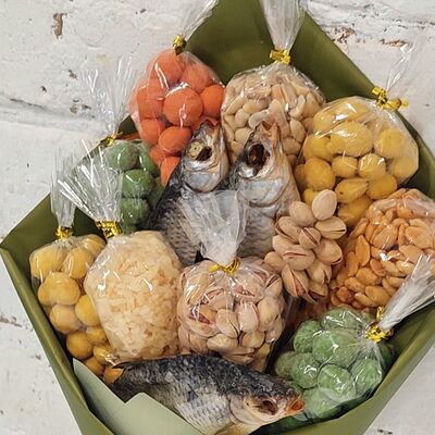 Букет из воблы и ореховв Buketonline - Съедобные букеты и клубника в шоколаде по цене 3300 ₽