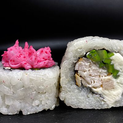 Лава-чикен в Роллс Ройс Суши по цене 450 ₽