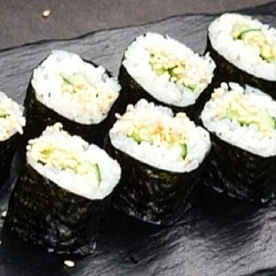 Классический ролл с огурцом в Fish Roll по цене 1018 ₽