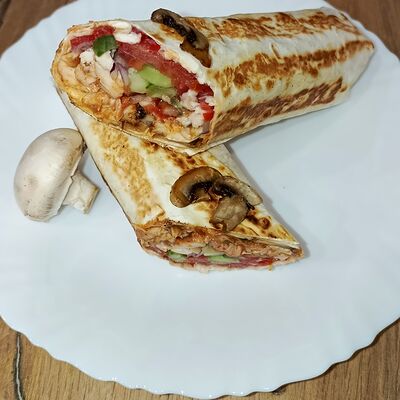 Шаверма с жареными шампиньонами и луком, грибной соус XL в Шаверма и Басманы по цене 649 ₽