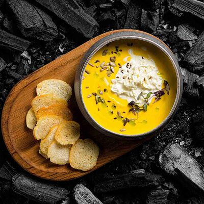 Суп пюре тыквенный со страчателлой в Крем кафе по цене 550 ₽