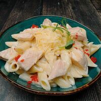 Пенне с лососем в Вкус кафе