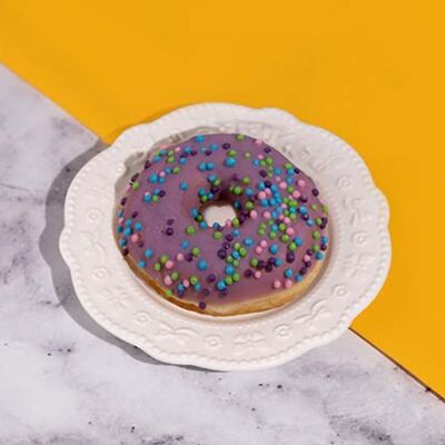 Донат с начинкой черника-крем-чиз в Пекарня Буханка по цене 139 ₽