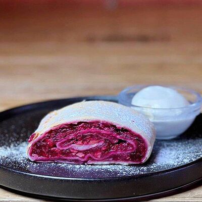Штрудель от шефа с вишней в MeatMe по цене 330 ₽