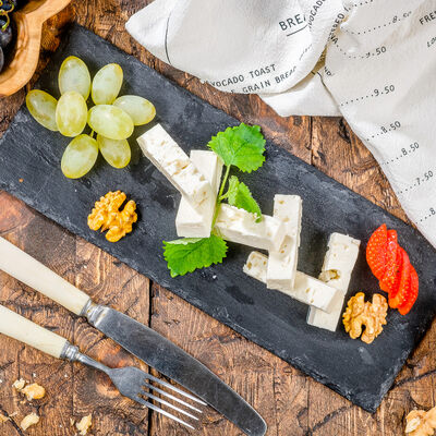 Сулугуни в Роял Палас по цене 310 ₽