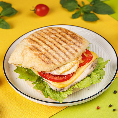 Большой сэндвич с индейкой и яйцом в Кулинария Пан Запекан по цене 355 ₽