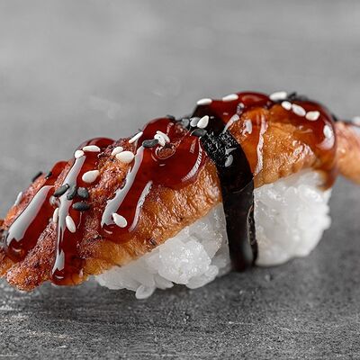 Суши с угрем в Parmezan по цене 233 ₽