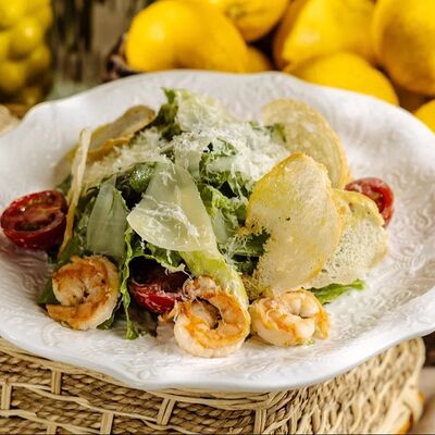 Цезарь с обжаренными тигровыми креветками в Dodici Italy по цене 870 ₽