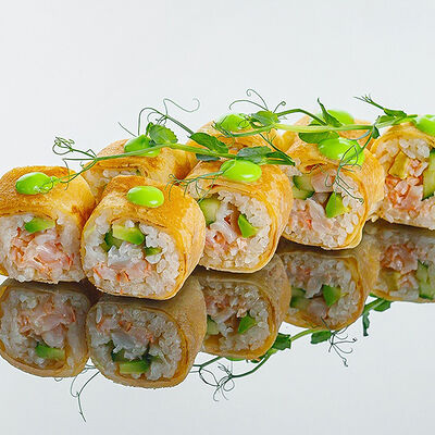 Ролл Томаго маки с креветкой в Rolls Bar по цене 517 ₽