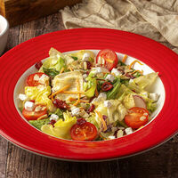 Салат Прованс в TGI FRIDAYS