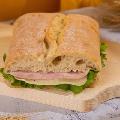 Сэндвич с ветчиной, сыром и зеленью в Пекарня Буханка по цене 349 ₽