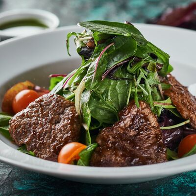 Теплый салат Яуза в Ресторан Яуза по цене 820 ₽