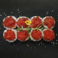 Ролл тартар с мясом тунца в Renai - суши класса премиум