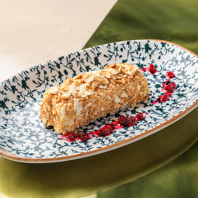 Наполеон с ягодным соусом в Муссоны по цене 640 ₽