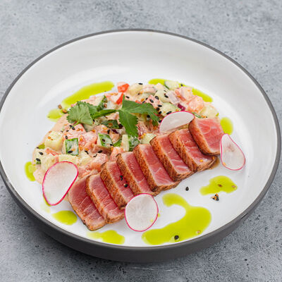 Татаки из тунца с острым овощным салатом в Smokery по цене 590 ₽