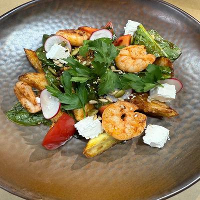 Салат с хрустящим баклажаном и креветкой в Bistro 113 по цене 650 ₽