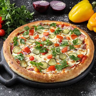 Пицца по-домашнему 30 см в Loca Pizza по цене 870 ₽