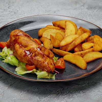 Куриное филе с картофельными дольками в 19 Лунка по цене 540 ₽