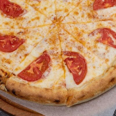 Пицца Маргарита в Mir love по цене 886 ₽