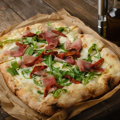 Пицца Прошутто в La casa della pasta по цене 1320 ₽