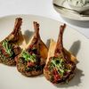 Каре ягненка с мятной сальсой, питой и соусом дзадзыки в Lui по цене 4100
