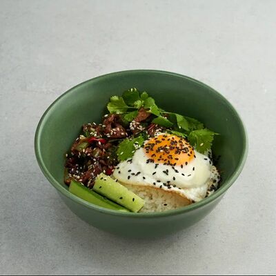 Пад Гапрао с говядиной в Chang по цене 760 ₽