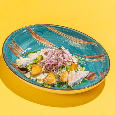 Салат со слабосоленой сельдью в Kiss по цене 105