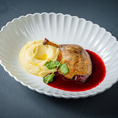 Утиная ножка конфи в Florentini City Café по цене 1250 ₽