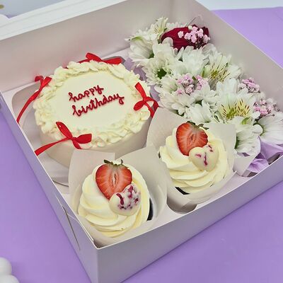 Бенто-торт Happy Birthday с красными бантиками, капкейки и букетик цветов на День рождения в Cosmo Сakery по цене 3800 ₽