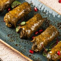 Долма с соусом джаджик в Омар Хайям